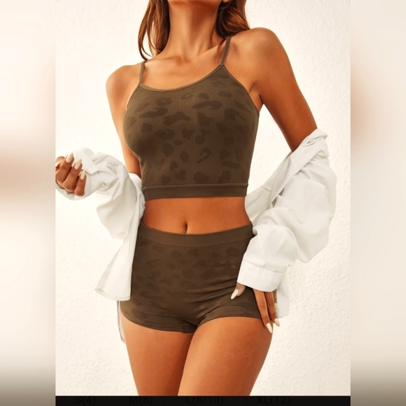 Women's Seamless Leopard Print 2 Piece  Camisole Pajama Set - Picture 2 of 7